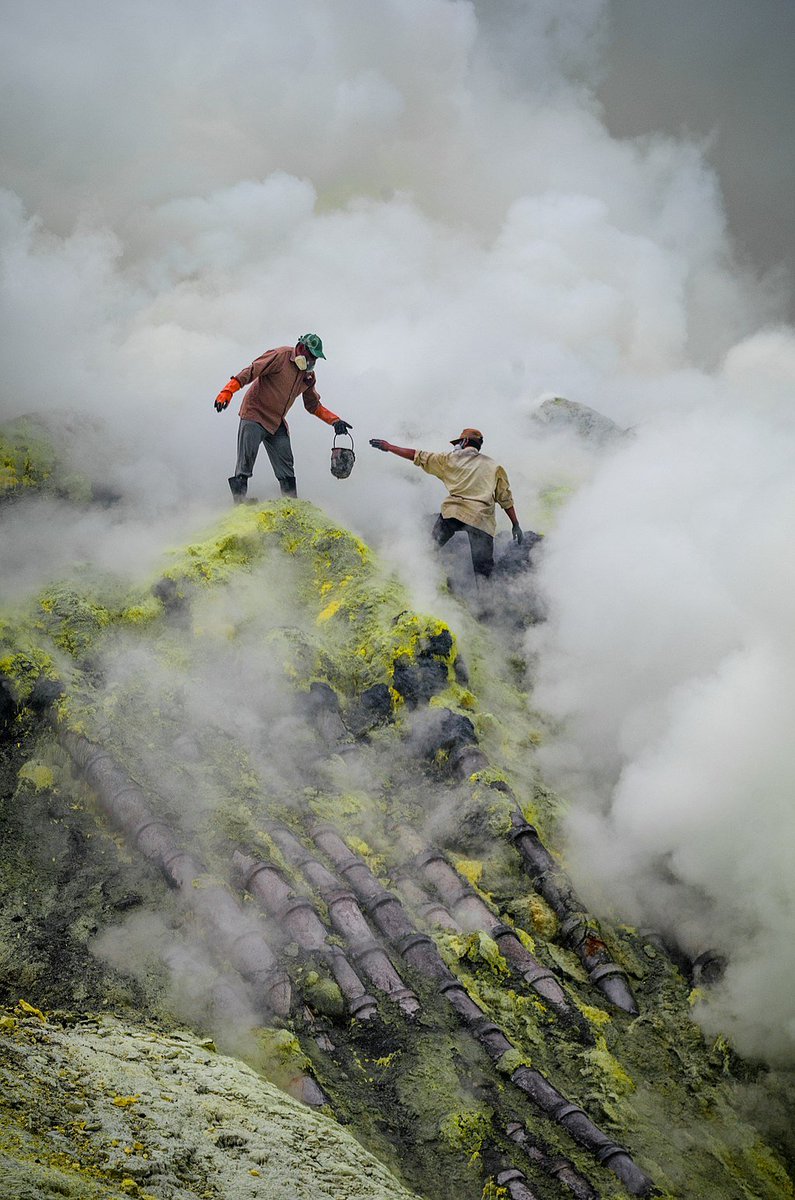 JudithGeology's tweet photo. Workers at #IjenVolcano mine sulfur and carry it out of the crater for <$10/day. This is dangerous and back-breaking work.
https://t.co/BivzP00cSt https://t.co/5pAwD8rH0A