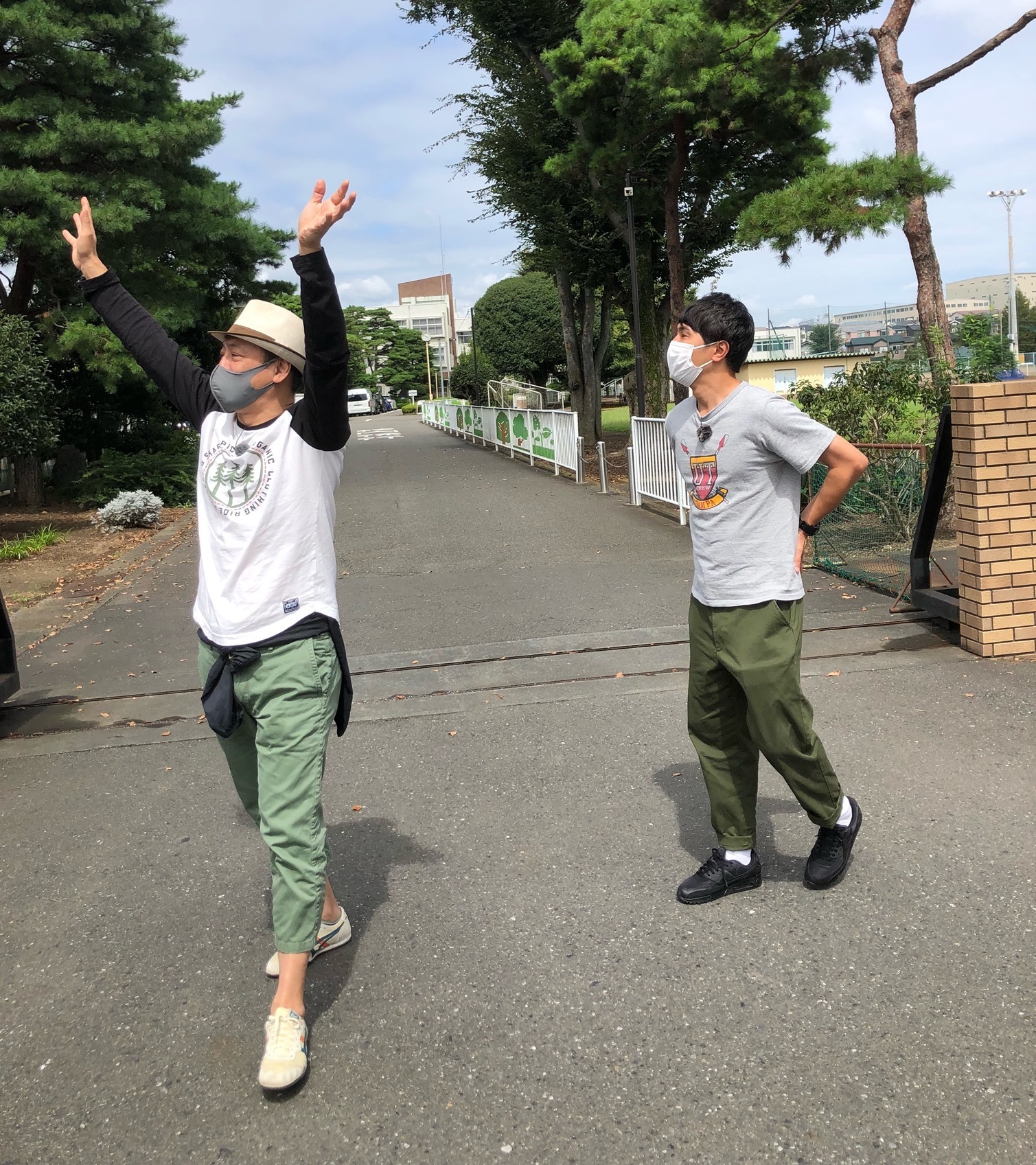 埼玉県庁 ぶら街めぐり 狭山市 デビット伊東さん登場 9月18日 土 あさ8 30 テレ玉 いまドキッ 埼玉 シリーズぶら街めぐり第11弾 狭山市観光大使のデビット伊東さんと狭山市を巡ります デビットさんが青春時代を過ごした母校で思い出に浸っている