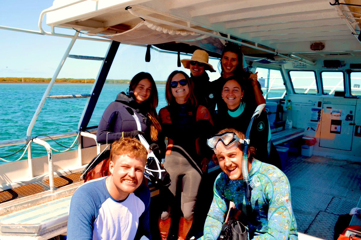 Another moon, another lovely field trip to Moreton Bay monitoring #seaweeds, #nitrogen and #biodiversity with a stellar team at #MoretonBayRockOysters <a href="/DrNickPaul/">Nick Paul</a> <a href="/usceduau/">UniSC: University of the Sunshine Coast</a> <a href="/ResearchUSC_AU/">Research at USC</a>