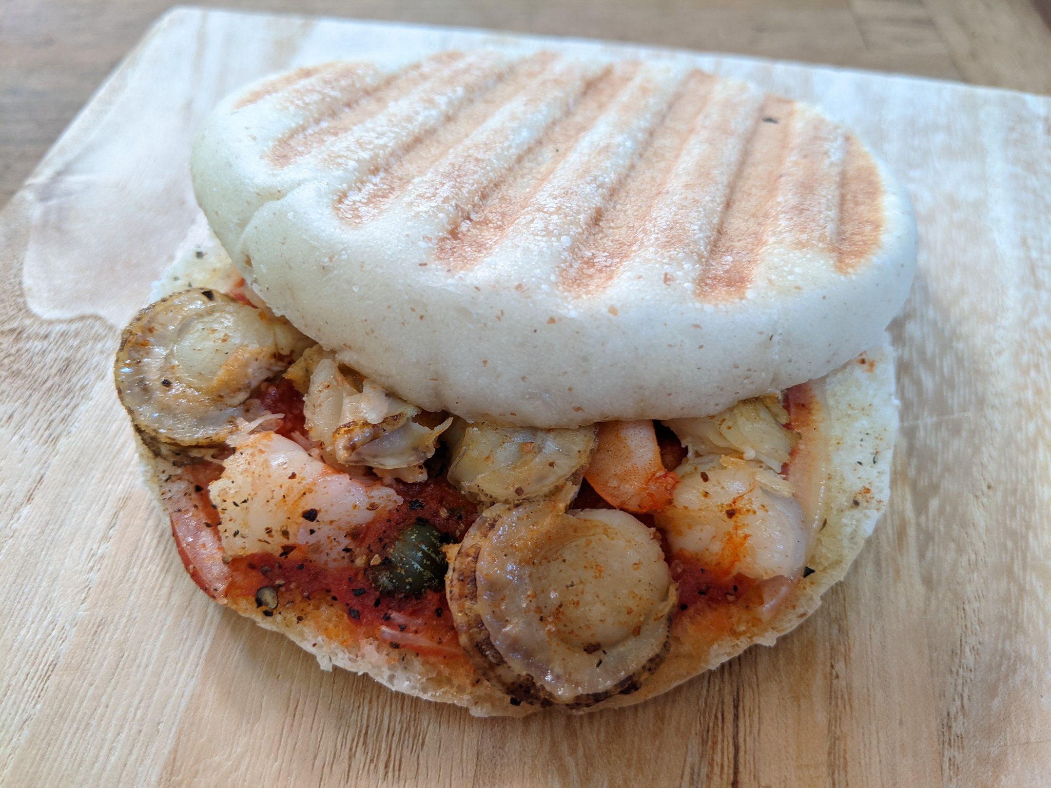 パニーニ Clover En Twitter 21 09 17 金 Clover太田店営業中 魚介のパニーニ シチリア エビとホタテの旨味を味わえる 当店1番のオススメパニーニです パニーニ パニーノ 無添加 無農薬 無塩せき オーガニック オーガニックコーヒー クラフト