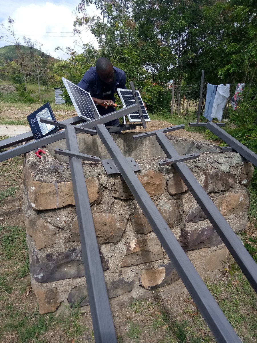 graphtech2's tweet image. Contact Graph Technologies Limited for automatic stand alone solar flood and street lights. These lights have automatic sensors which  means they automatically light in darkness and go off during the day.