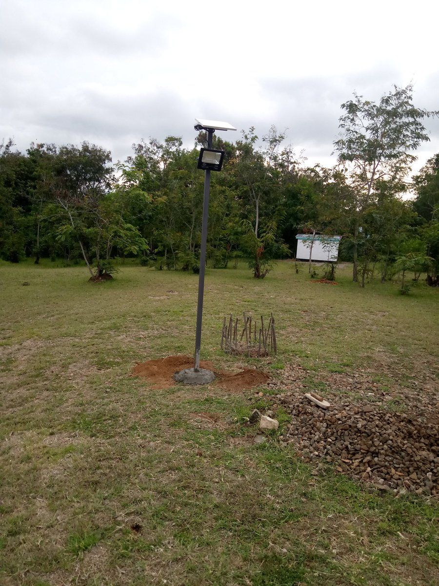 graphtech2's tweet image. Contact Graph Technologies Limited for automatic stand alone solar flood and street lights. These lights have automatic sensors which  means they automatically light in darkness and go off during the day.