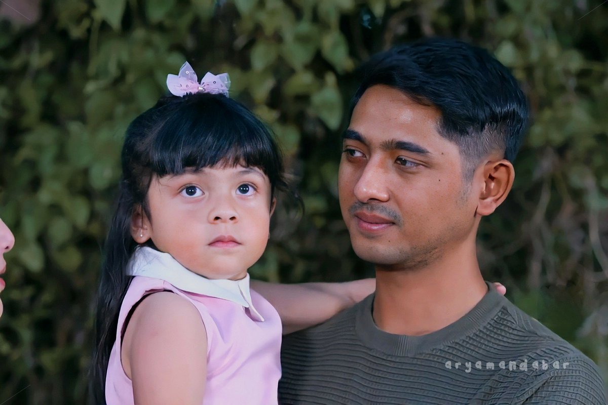 Reyna kamu liat apa sih, nak? Coba sini cerita 🐹🐣

#IkatanCintaEp438 #IkatanCinta