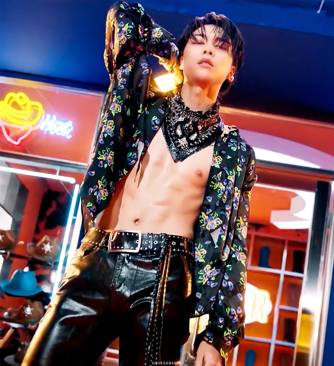 unveganable's tweet photo. ‘Sticker’ MV
#JOHNNY   #쟈니   
#JOHNNYSUH #JOHFAM
#NCT127  #Sticker   
#NCT127_Sticker https://t.co/fkDzqM3XBp