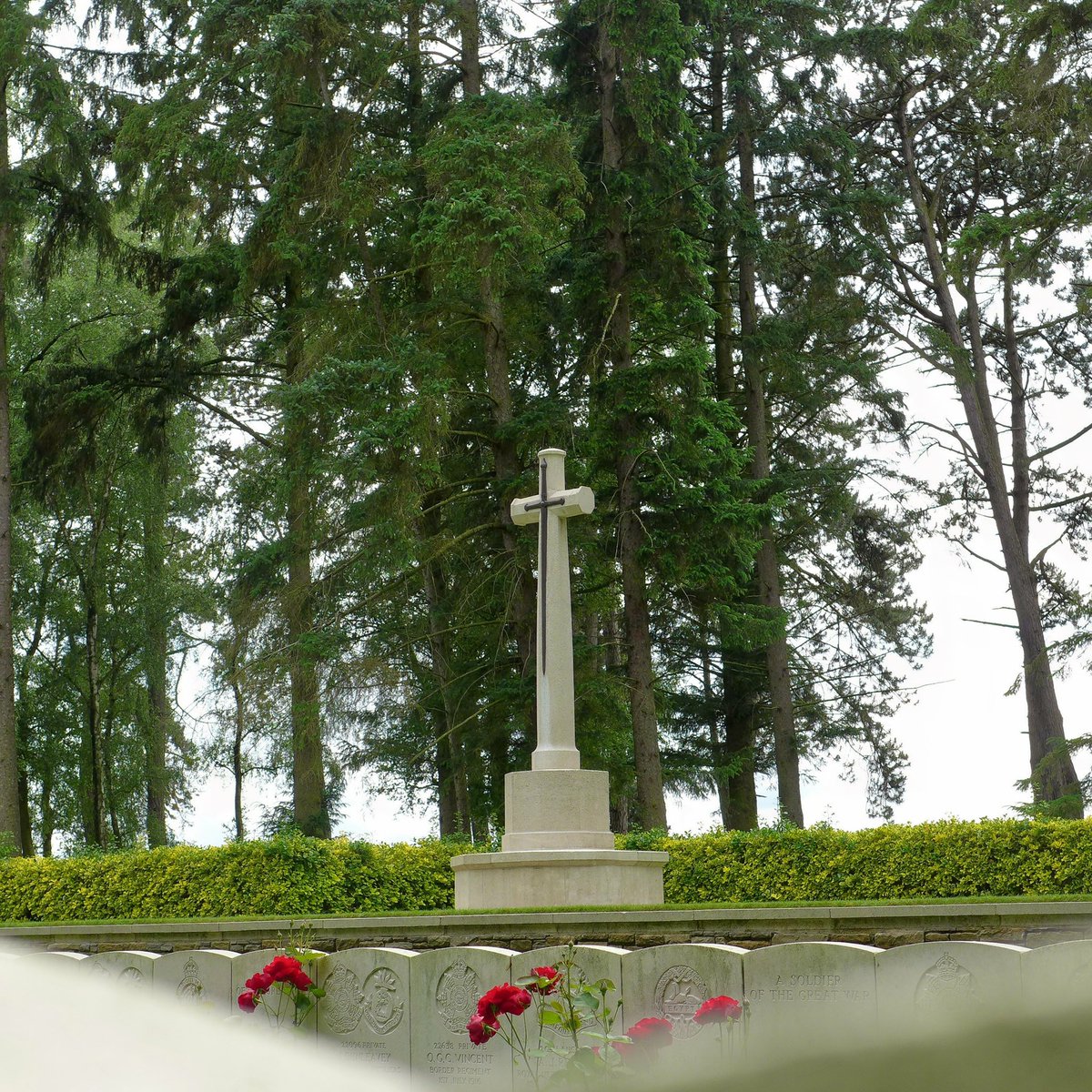 📍Hawthorn Ridge Cemetery No.2
© Ninon Dufourny

@CWGC
#cwgc #cwgcremembers #commonwealthwargraves #ww1 #ww1history #britishmilitarycemetery #britishmilitarycemeteryWW1 #LestWeForget #devoirdememoire #wewillrememberthem #history #wargraves #wwone 
 #hautsdefrance #france