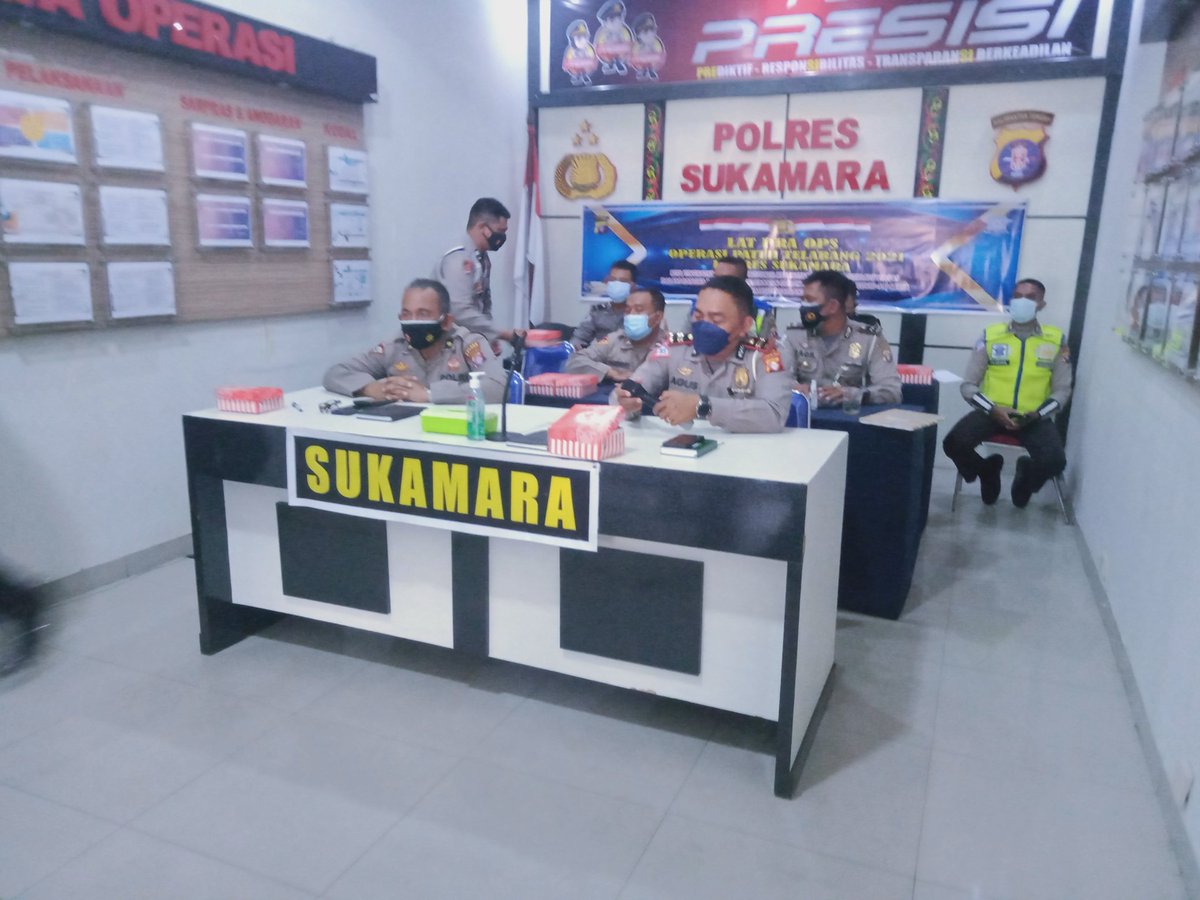 SukamaraPolres's tweet photo. Salam keselamatan sobat Lantas....

Pelaksanaan Lat Pra Ops operasi patuh secara virtual melalui zoom meeting untuk meningkatkan kemampuan profesional petugas di lapangan. https://t.co/uzB0pk8CuV