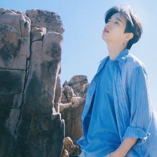 want2Ioveu's tweet photo. he a pretty butterfly 🦋💙 https://t.co/9oiyQHbuYu