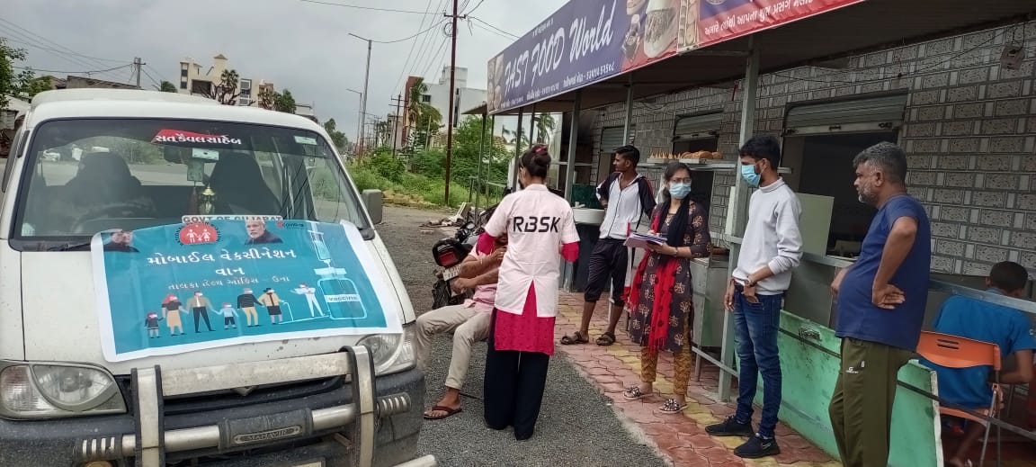 DdoGirsomnath's tweet photo. #GujaratVaccinationMahaAbhiyan
Great response to Vaccination Mahaabhiyan in GirSomnath. All eligible citizens are invited to come forward and take the shot today, the vaccination will go on till 12 am in the midnight.
@CMOGuj @pkumarias @mdnhmgujarat @collectorgirsom https://t.co/Igk7zNbvuC