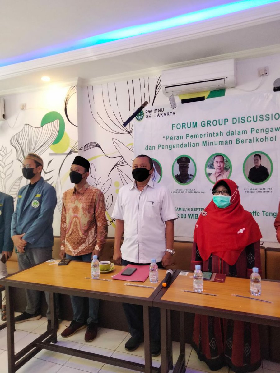 Sholikhahpks's tweet photo. Bukan oleh2 atau kenang2an, tapi dokumentasi acara kemarin yg diadakan oleh @ipnudkijakarta bersama para narasumber tentang "Peran Pemerintah dalam Pengawasan & Pengendalian Minuman Beralkohol di Jakarta"
Semoga bermanfaat ☺️
#solikhah #dprddkijakarta #minol #miras https://t.co/adUa7VOTZO