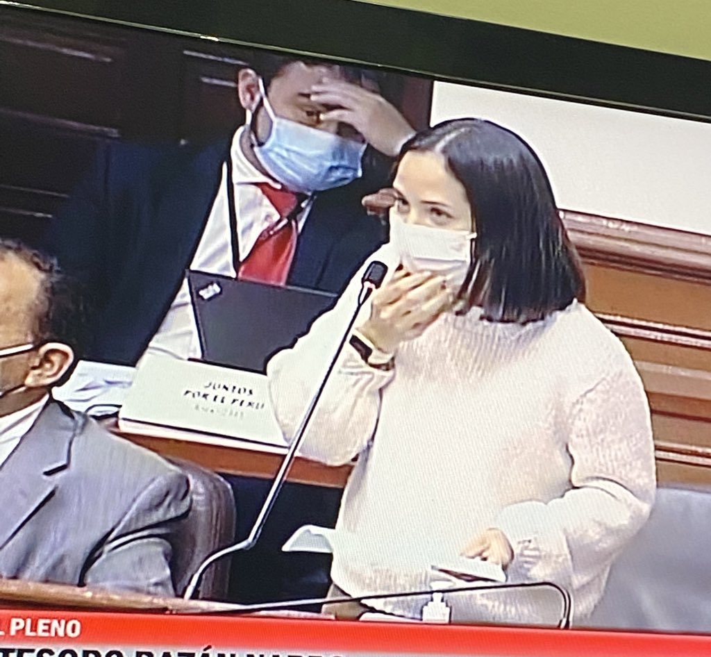FactPeru's tweet photo. Todos los peruanos somos el asesor de @sigridbazan cada vez que ella habla. https://t.co/WK1lOUjp6t