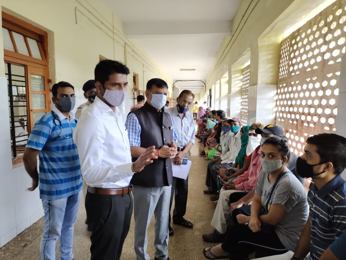 DdoGirsomnath's tweet photo. #GujaratVaccinationMahaAbhiyan
Great response to Vaccination Mahaabhiyan in GirSomnath. All eligible citizens are invited to come forward and take the shot today, the vaccination will go on till 12 am in the midnight.
@CMOGuj @pkumarias @mdnhmgujarat @collectorgirsom https://t.co/Igk7zNbvuC