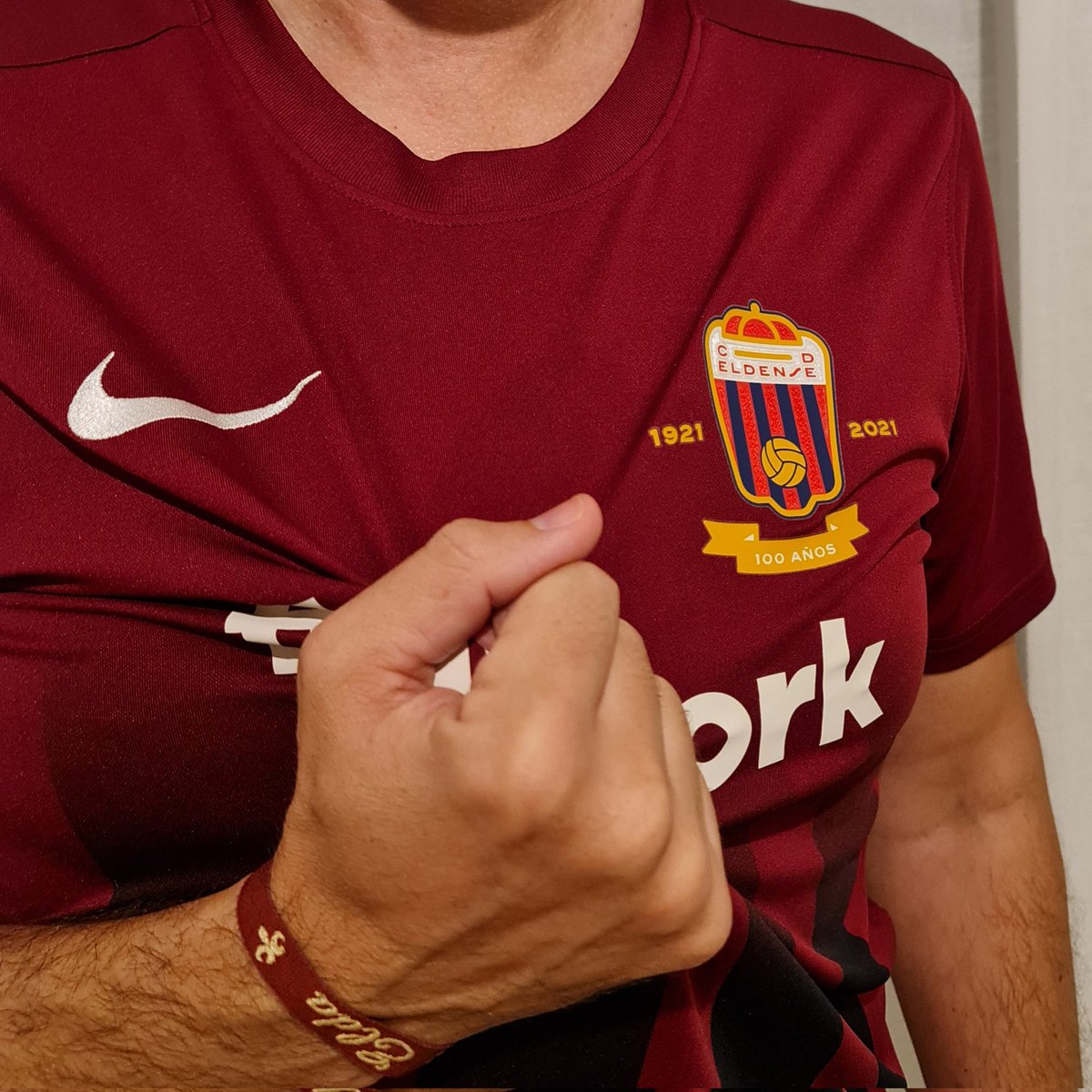 ruben_alfaro's tweet photo. 🔴🔵 FELIZ CENTENARIO 🔴🔵
17 de septiembre se cumplen 100 años de la fundación del @CD_Eldense. Orgulloso de toda la familia deportivista y de todos los que animaron y ayudaron para llegar hasta aquí

AUPA DEPORTIVO https://t.co/2dVN5xR1dT