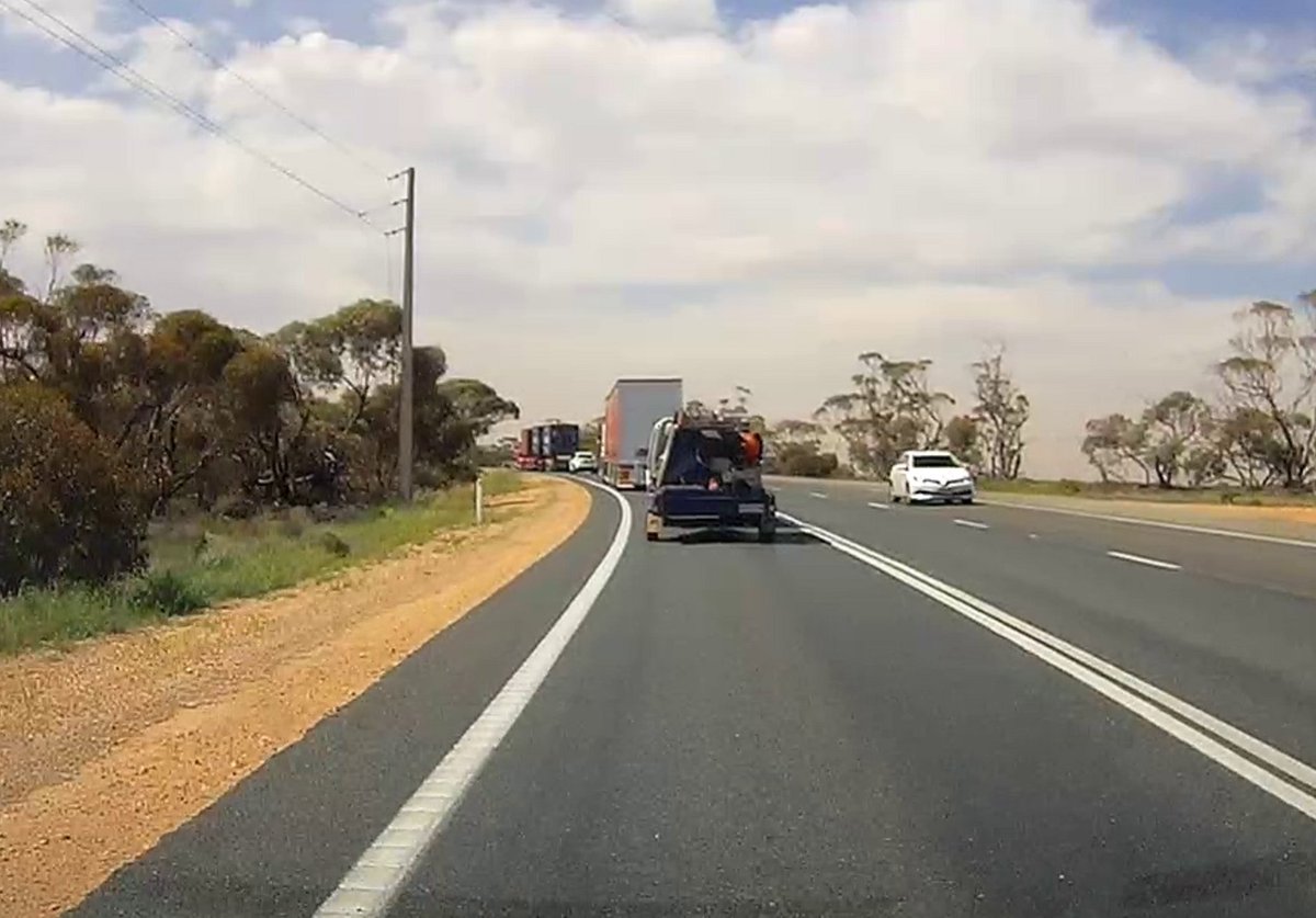 st_au's tweet photo. If B-triples will be a regular Sturt Highway needs more overtaking spots. B-double and cars caught behind B-triple - frustrating and dangerous for all involved. @TonyPasin @LiberalAus May be federal road but someone just needs to fix @TimWhetstoneMP @LiberalSAHQ @AustralianLabor https://t.co/0o6XuYAf0B