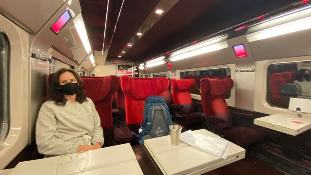 <a href="/BabettePorcelyn/">Babette Porcelijn</a>, especialista 🇳🇱 en reducción del impacto ambiental, ha tomado hoy temprano su primer tren rumbo al <a href="/hayfestival_esp/">Hay Festival Esp</a> de Segovia, para entrevistarse con <a href="/BeQuesada/">Begoña Quesada</a> 🇪🇸 este domingo a las 11:20 en la <a href="/IEuniversity/">IE University</a>. 20 horas de viaje, 100% sostenible! 🌱