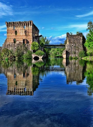 Maxpar68's tweet photo. Buongiorno e buon venerdì a tutti, ma proprio tutti!!!
📷 Il Ponte Visconteo a Valeggio sul Mincio (Verona) https://t.co/QVTusbRMnV