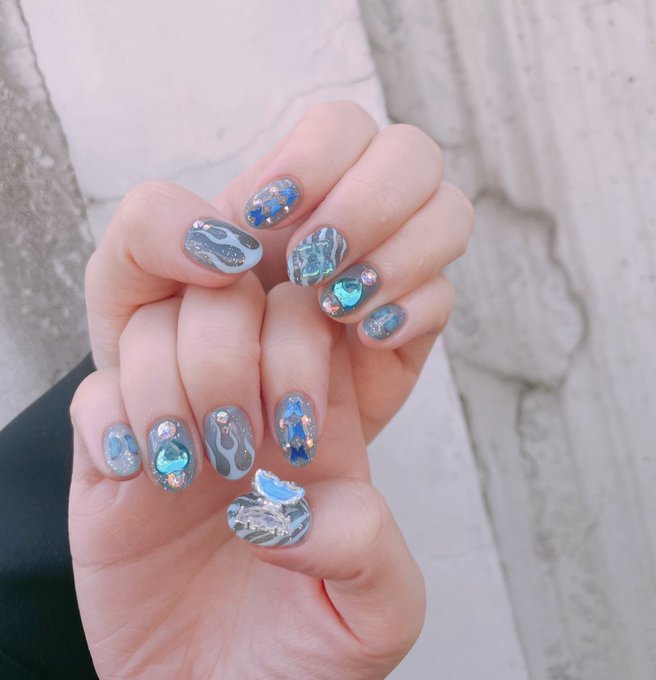 性のマザーテレサ、ネイルの腕とセンスは半端なく高いので会いに行ってみてほしい
原宿のpink rose windowだよ 