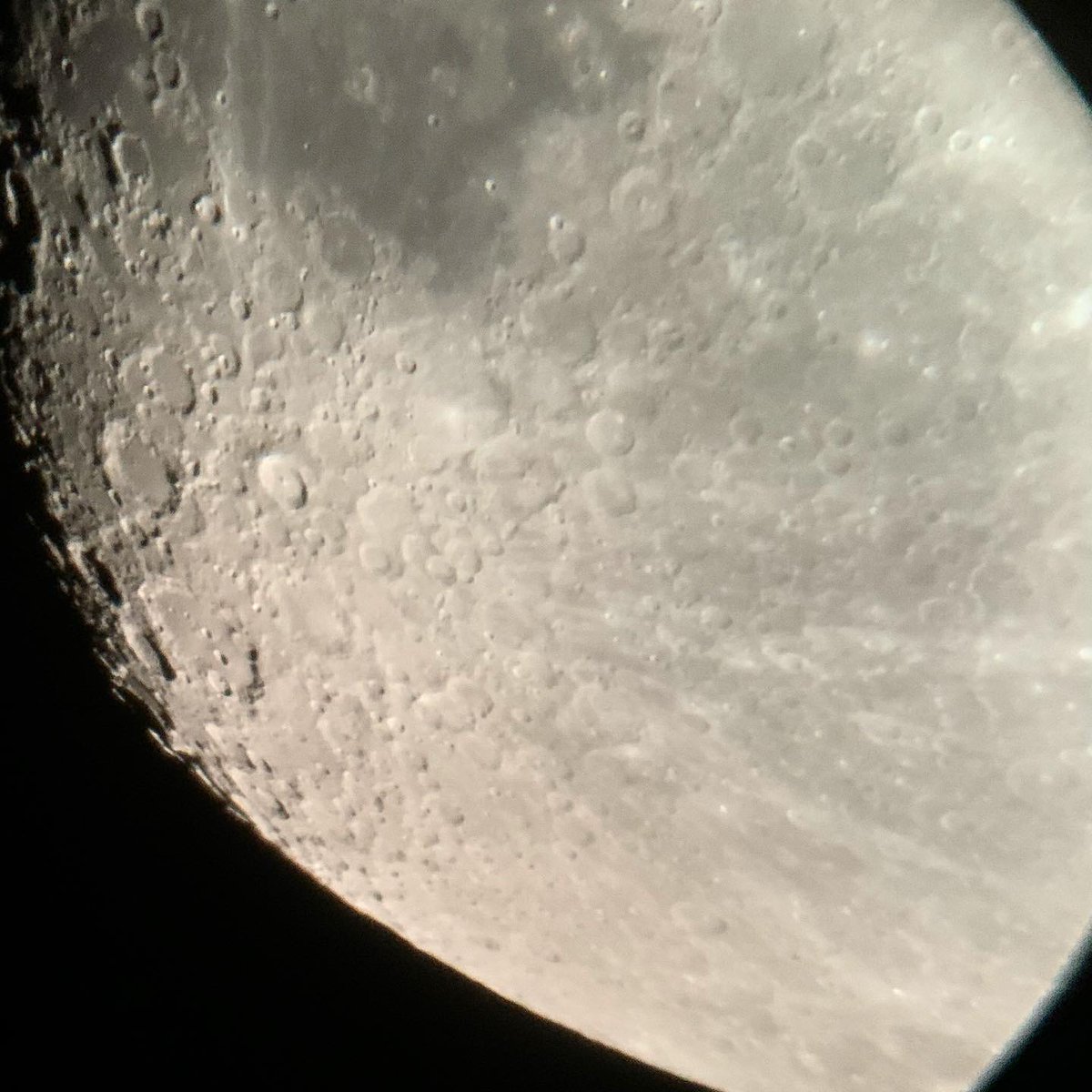Moon: ~83% illumination. Waxing Gibbous. Lunar craters and seas

#astrophotography