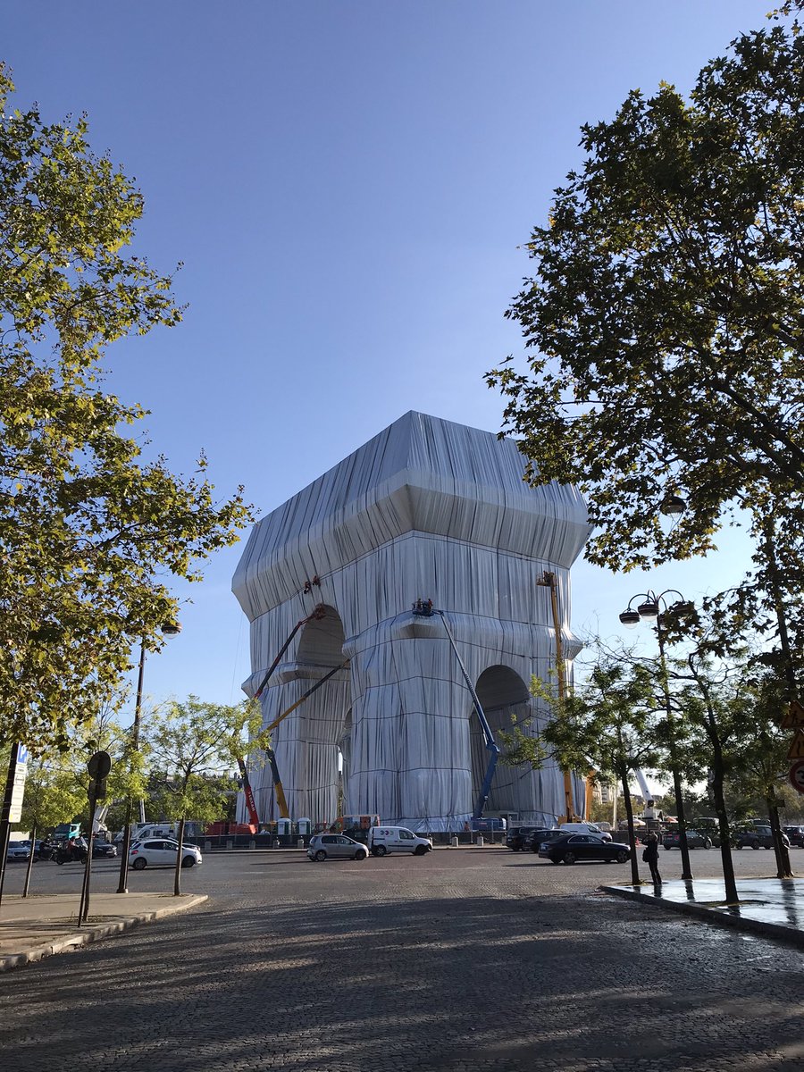 Impressionnant ! @ArcDeTriomphe #Paris en train d’être empaqueté #Christo #jeanneclaude #workinprogress #artephemere #art