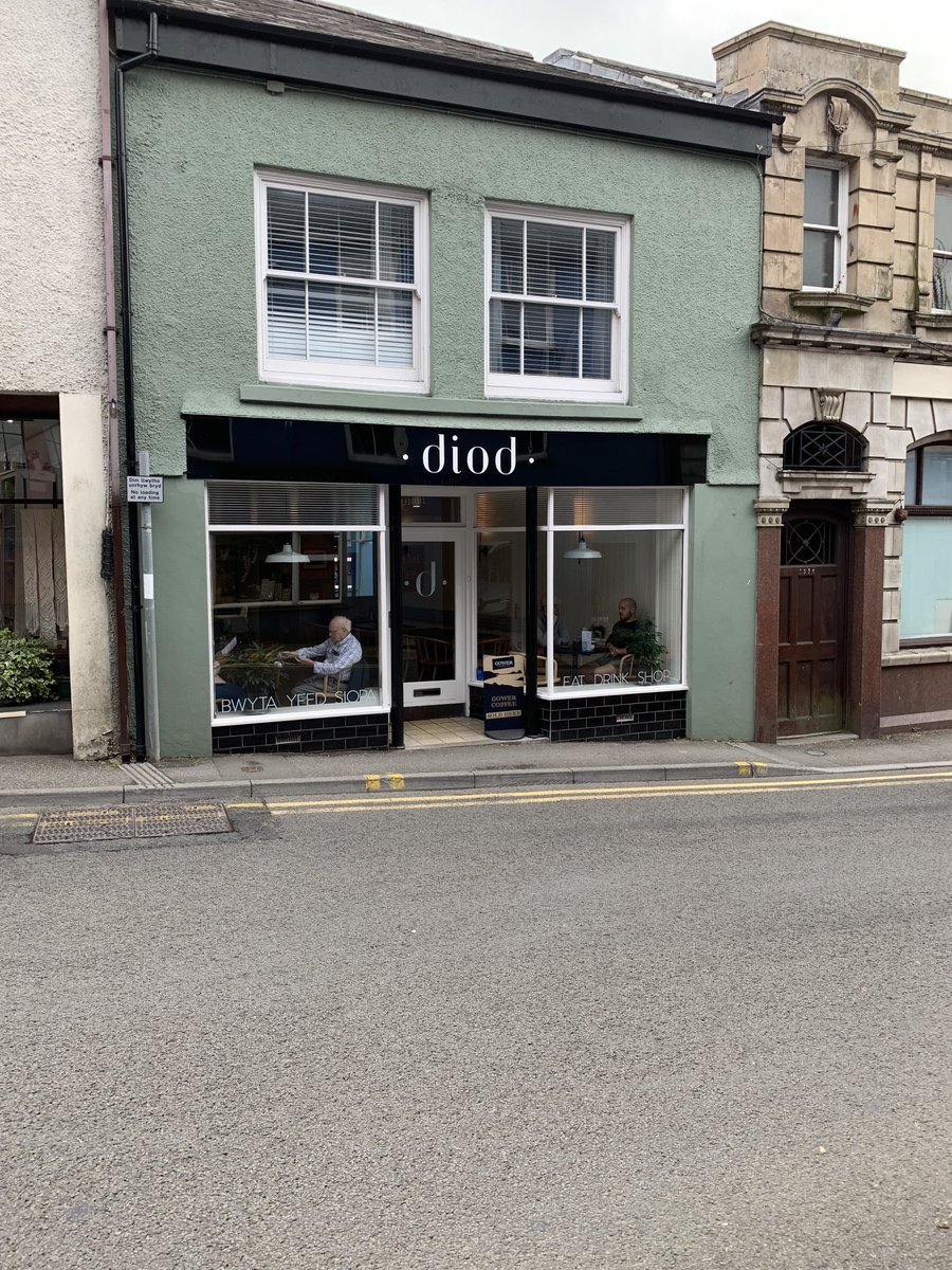 owen_garry's tweet photo. Bore da

Siom yn Llandeilo- dim Gwyl y Synhwyrau eleni oherwydd pryder am y sefyllfa Covid.

Ymateb Lisa Jones ⁦@DiodLlandeilo⁩ yn gobeithio bydd gwyl flwyddyn nesa yn “fwy a gwell nag erioed”

#DrosFrecwast

⁦@BBCRadioCymru⁩ https://t.co/Q35svmkWCQ