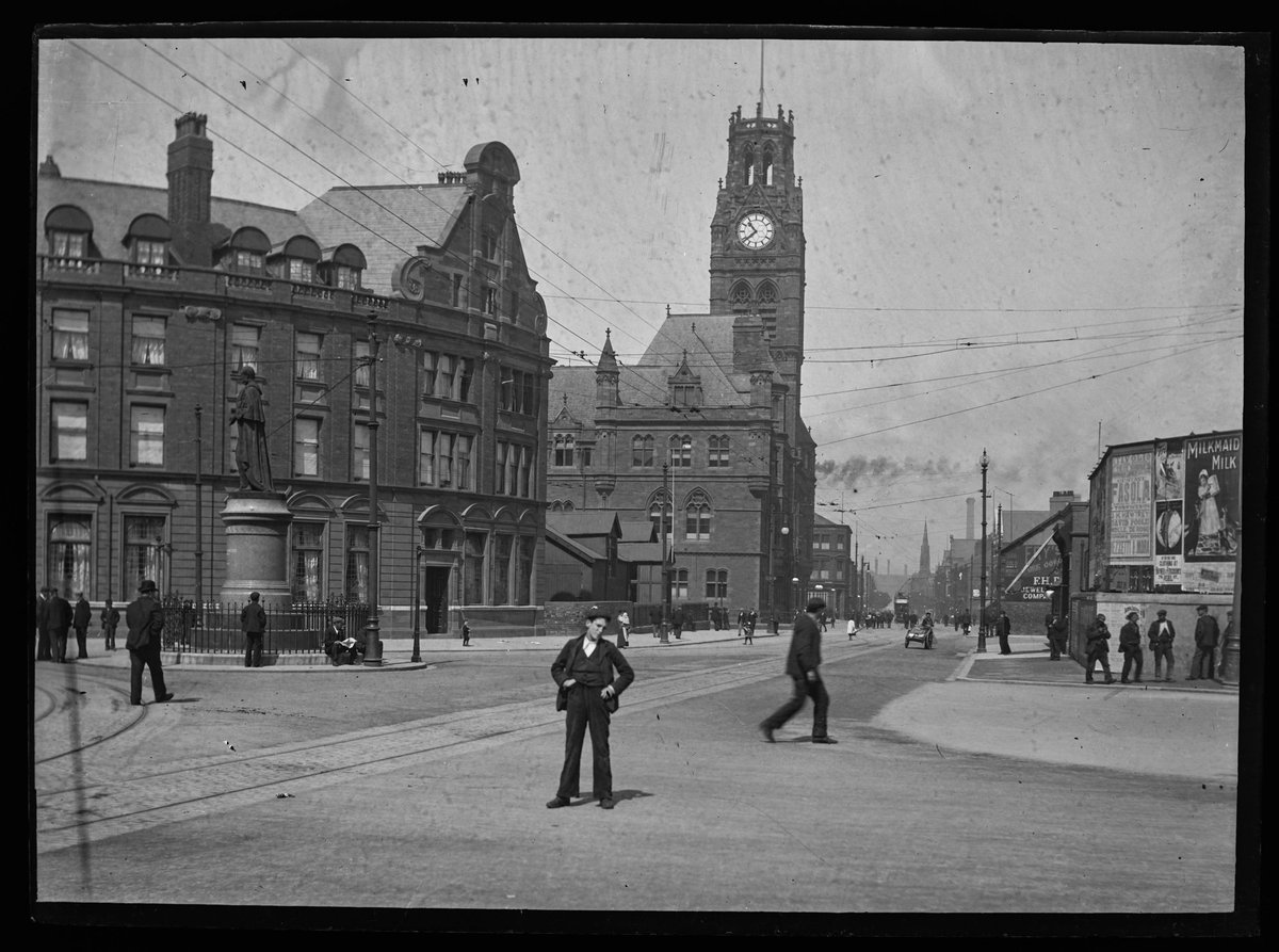 The Town hall stood as prominent then as it does now!
Tours of the Town Hall are running today as part of <a href="/heritageopenday/">Heritage Open Days</a>, tickets are free through <a href="/theforumbarrow/">The forum Barrow</a> but limited places left at 2pm &amp; 3pm today!
Image courtesy of <a href="/signalfilmmedia/">Signal Film & Media</a> &amp; @sankeyphotoarchive

<a href="/HE_NorthWest/">HE North West</a>