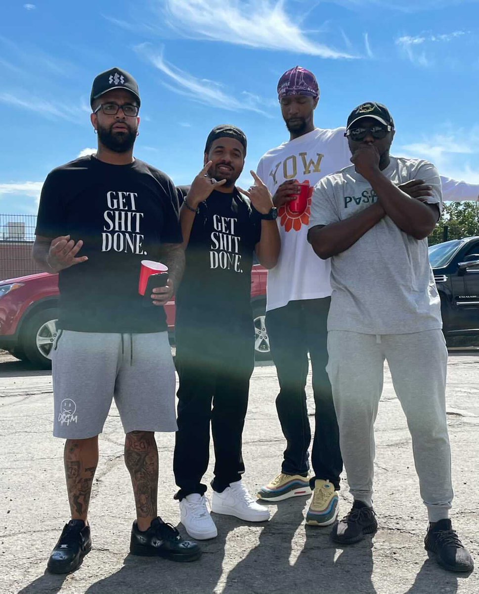 apparelplugs613's tweet photo. Last Sunday was a movie 🎥🎬

Pull up this Sunday 12-4pm, we officially extended through to Oct. 10th more days to pop up &amp; shop! 

🔌🔌🔌 https://t.co/D4hBc4AopG