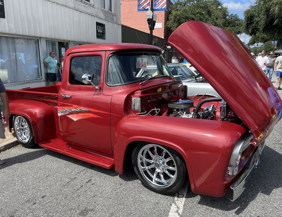 Rogero48's tweet image. #FordFriday #chevypower