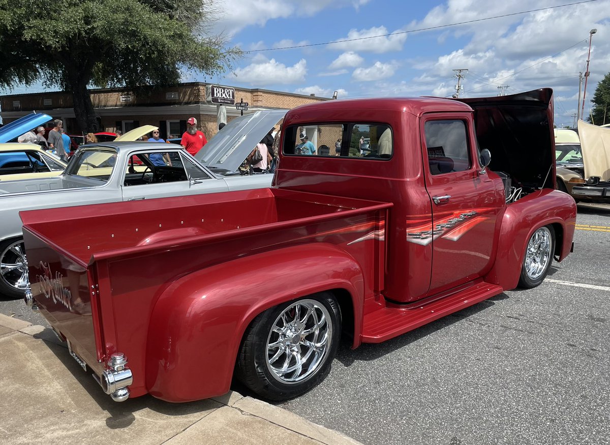 Rogero48's tweet image. #FordFriday #chevypower