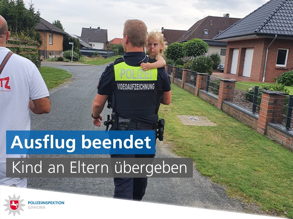 Polizei_GF's tweet photo. [1] Kind nach Ausflug an Eltern übergeben 👮👦

Am Mittwoch unternahm ein 2-jähriges Kind einen Ausflug zum Parkplatz eines Supermarktes in #Meinersen. Mit seinem Laufrad 🚲 drehte es hier ein paar Runden bevor besorgte Bürger die Polizei Meinersen riefen. https://t.co/q1F06lEfmz