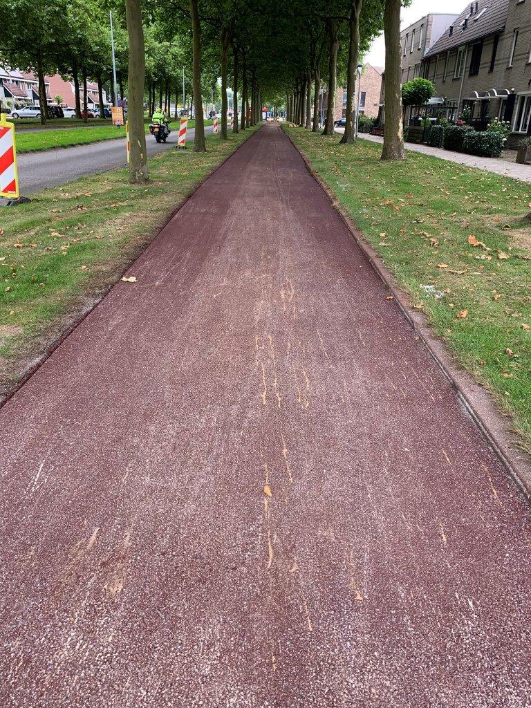 Msteffenswater's tweet photo. Het fietspad langs Altenburg in #Hoofddorp #Toolenburg
πΉ nieuwe deklaag asfalt aangebracht
#werkinuitvoering #openbareruimte https://t.co/HMTAPGfQW3