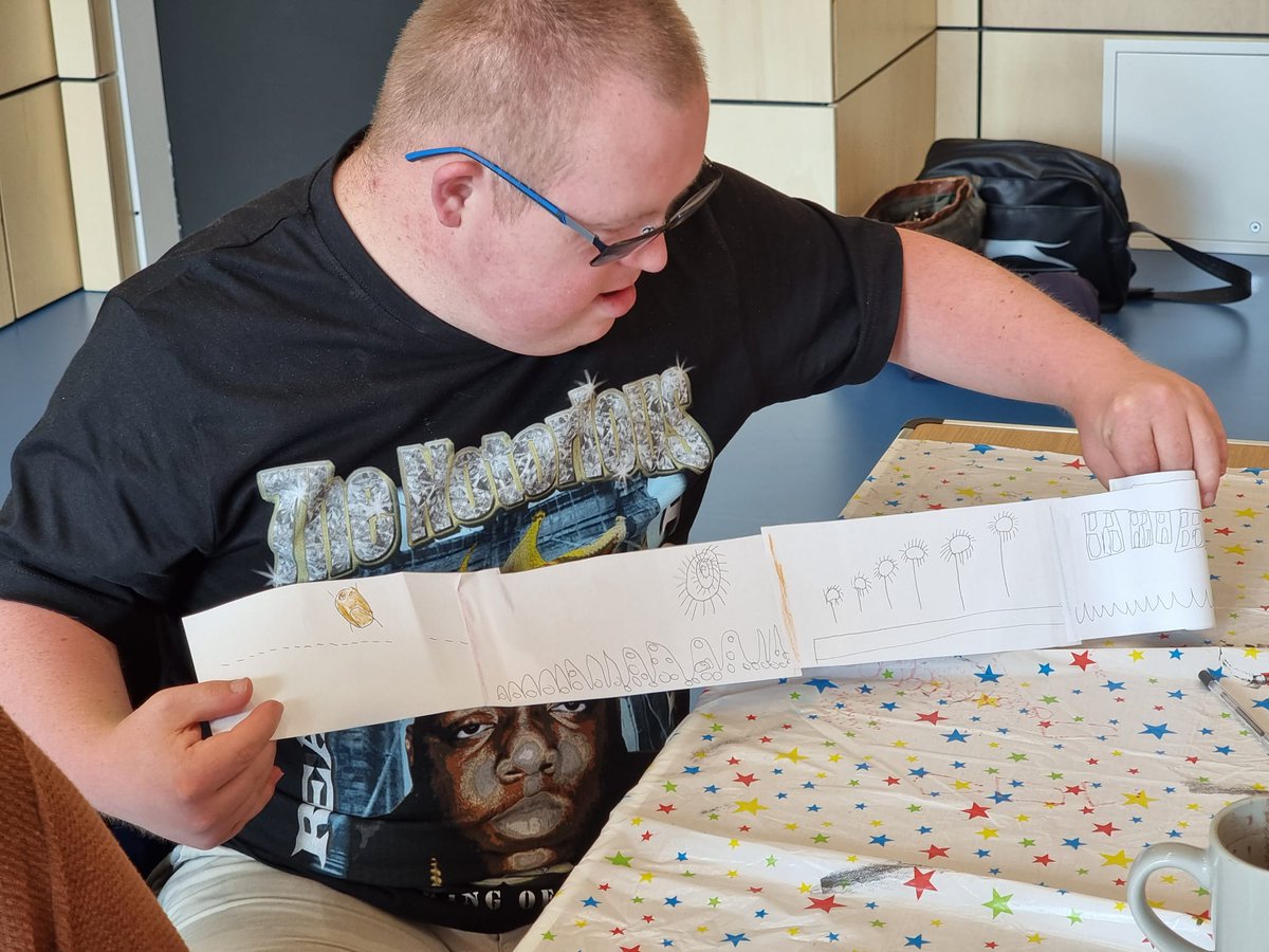 uncurbed_'s tweet photo. Our Interarts group are back at @contactmcr
The group were met @nerissact the leader of our art sessions.
They had a taster of working with art supplies and crafting a 2 meter tale - an activity the other members enjoyed during our #OnITChallenge https://t.co/Y6N5P2mQbA https://t.co/QXeoF68cya