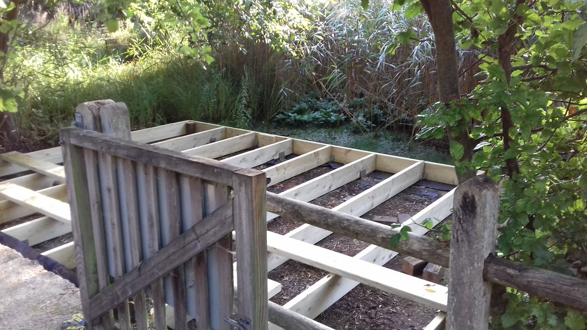 After well over 10 years use, the dipping platform is getting a much needed new base so our events can continue safely, and just in time for the Ecokids pond dipping session at the end of the month! <a href="/GCwSPC/">GCwS Parish Council</a> @visitashtent @love_ashford <a href="/SingletonLake/">Singleton Lake</a> <a href="/KentRAG/">KRAG</a>