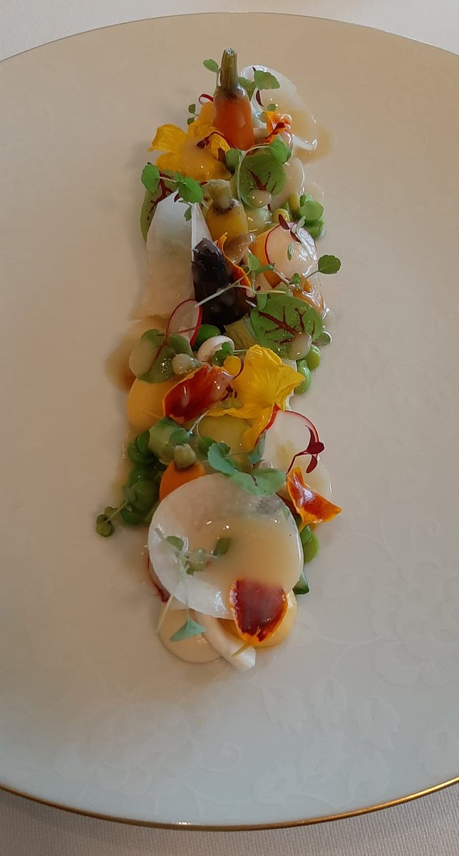 MICHELINgidsBNL's tweet photo. Louis Linster s'affirme et propose aujourd'hui SA cuisine. Une cuisine raffinée, détaillé, très élégante. La nouvelle génération a bien repris la relève !
#LeaLinster #Frisange #MICHELINStar https://t.co/sUQuaVV4HI