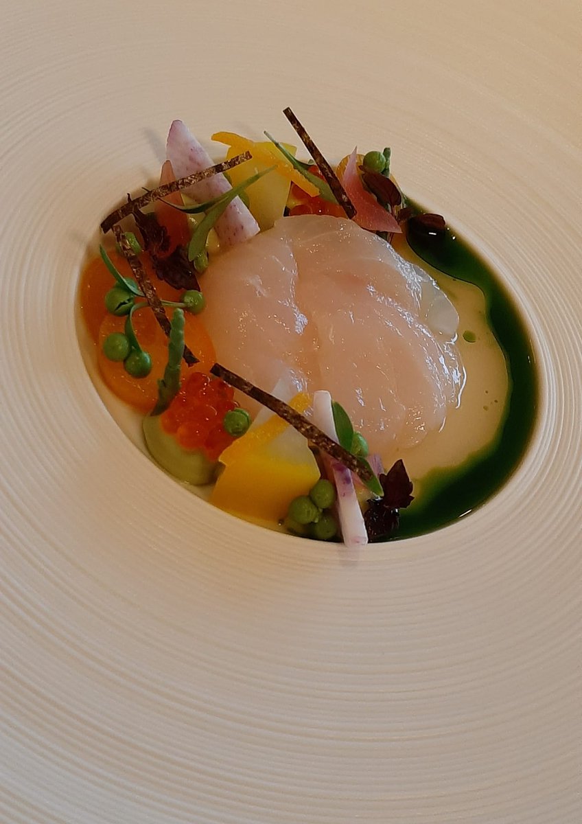 MICHELINgidsBNL's tweet photo. Louis Linster s'affirme et propose aujourd'hui SA cuisine. Une cuisine raffinée, détaillé, très élégante. La nouvelle génération a bien repris la relève !
#LeaLinster #Frisange #MICHELINStar https://t.co/sUQuaVV4HI