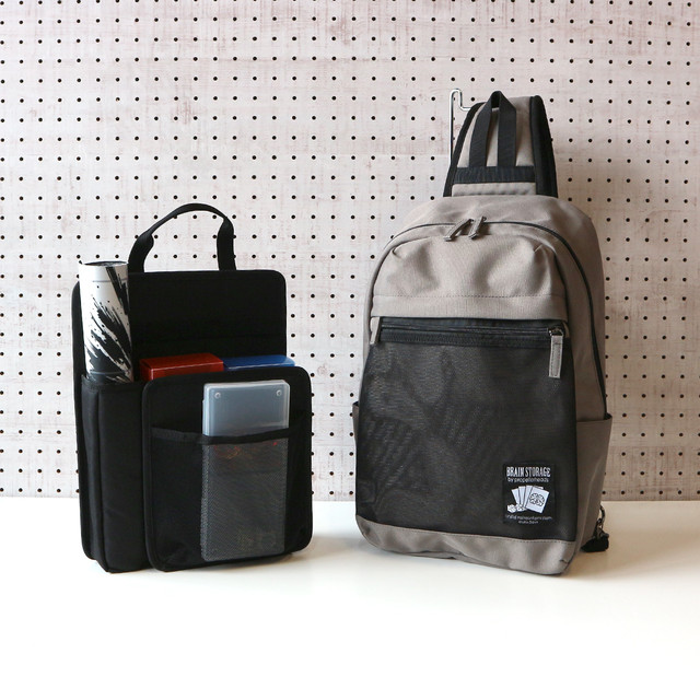 ck_akihabara's tweet photo. 【新商品入荷！】
カードゲーマー専用！
の最強持ち運びグッズを、選べる３タイプ入荷しました！
https://t.co/3kPeYPO6q7
こちら店頭でもオンラインストアでもお求めいただけます！
#トレカバッグ 
#brainstorage https://t.co/lMrfueekIz