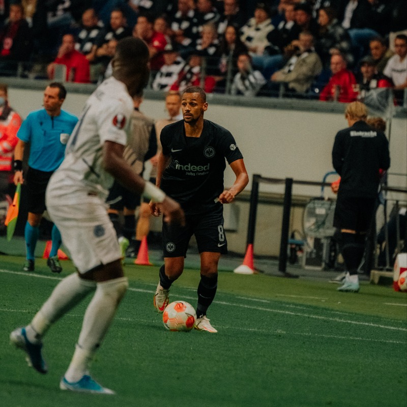 Eintracht's tweet photo. Die Rückkehr auf die @EuropaLeague-Bühne schreibt sofort Geschichten von Helden. Von altbekannten und solchen, die es werden können...Unser Nachbericht zu #SGEFB 🍿
#SGEuropa #UEL