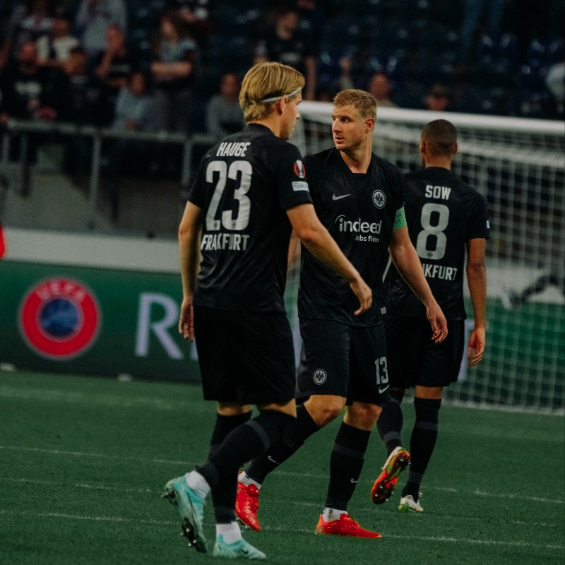 Eintracht's tweet photo. Die Rückkehr auf die @EuropaLeague-Bühne schreibt sofort Geschichten von Helden. Von altbekannten und solchen, die es werden können...Unser Nachbericht zu #SGEFB 🍿
#SGEuropa #UEL