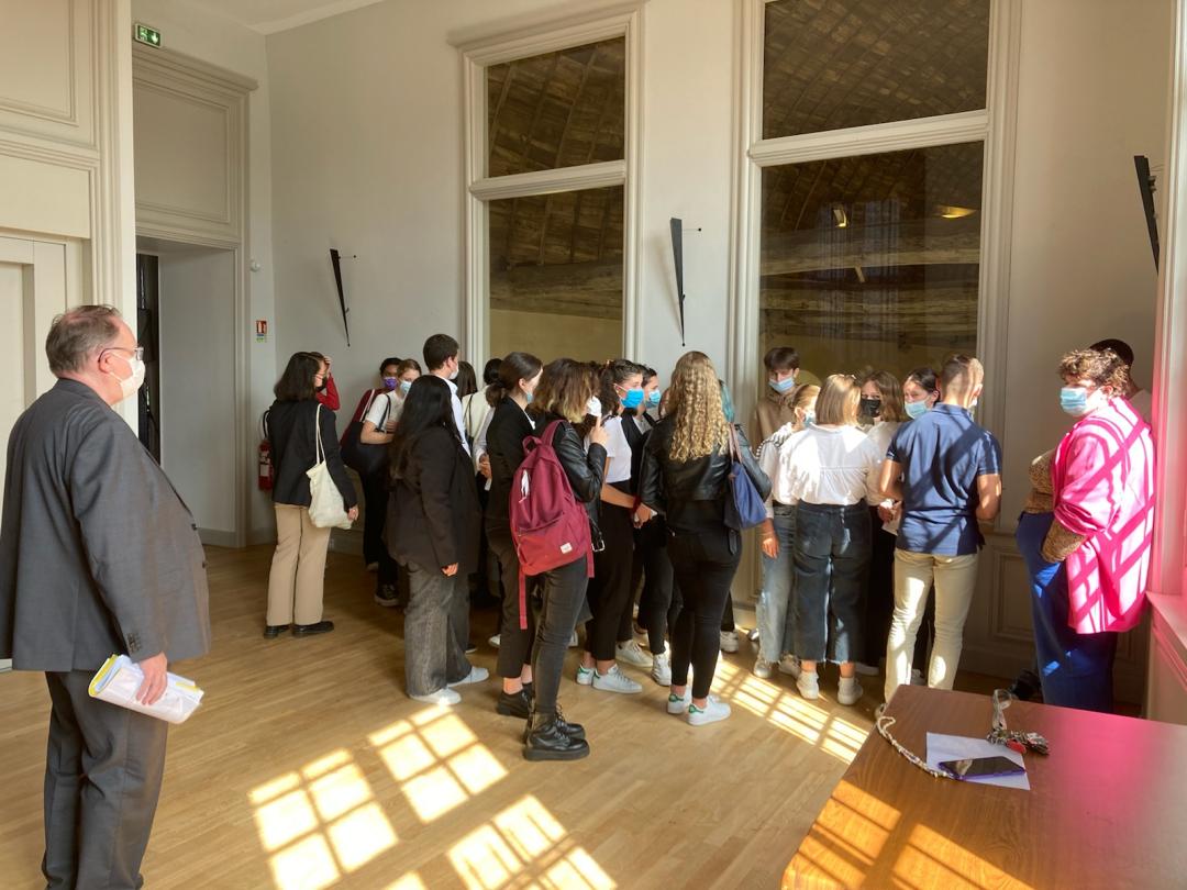 E4THEcs's tweet photo. BTS TOUR1 - Visite à #Châteaugiron pour préparer la participation des étudiants de #lyceejarennes aux #JEP2021 #patrimoine  #education #Bretagne #tourisme https://t.co/LHXfD6e8d3