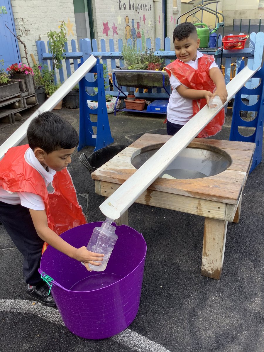 virginiaprim1's tweet photo. Reception have had a fantastic first two weeks at Virginia. They have been playing and exploring, solving problems, working together and having lots of fun! #VPSEYFS https://t.co/Efv9vtSMDs