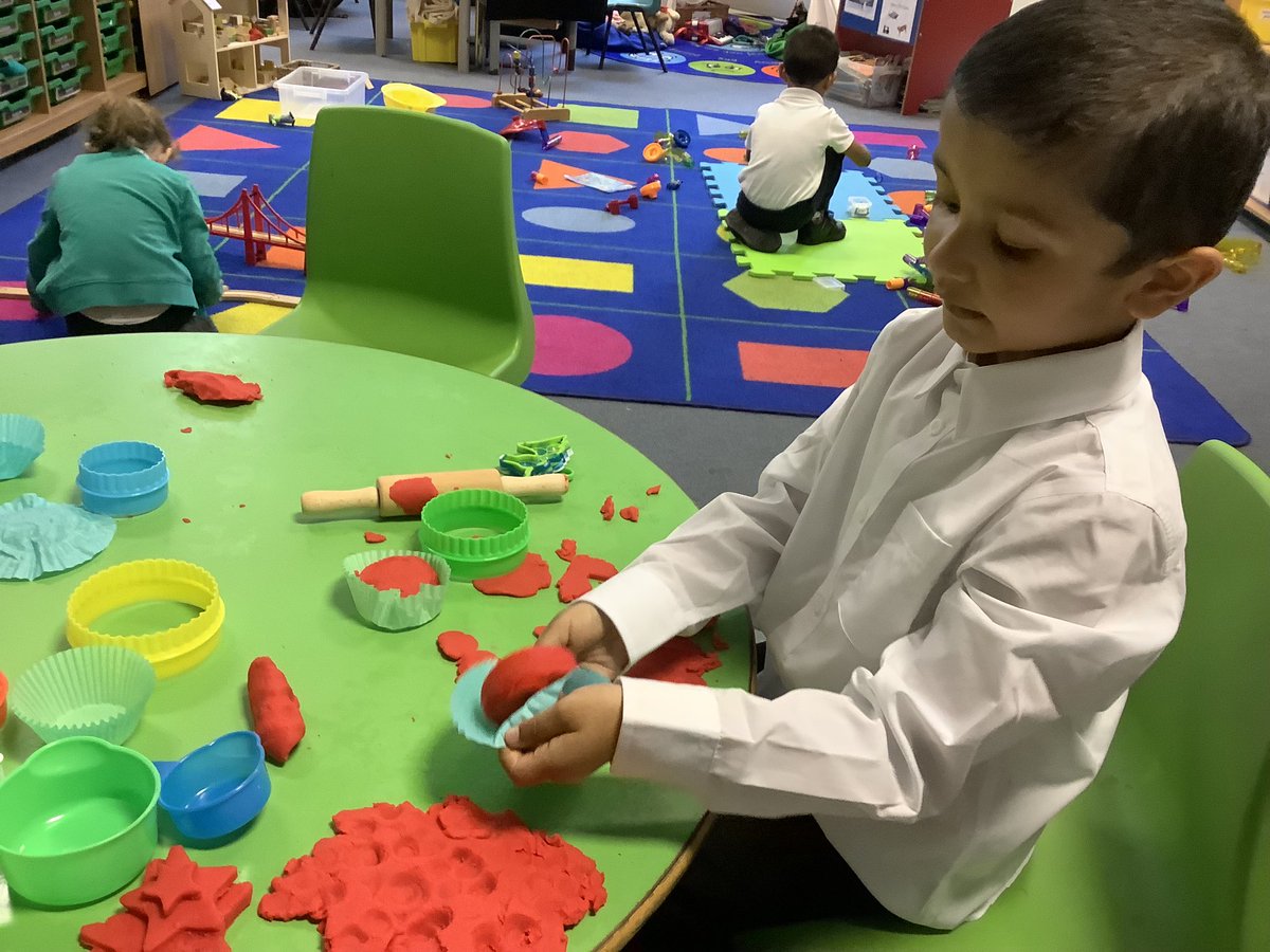 virginiaprim1's tweet photo. Reception have had a fantastic first two weeks at Virginia. They have been playing and exploring, solving problems, working together and having lots of fun! #VPSEYFS https://t.co/Efv9vtSMDs