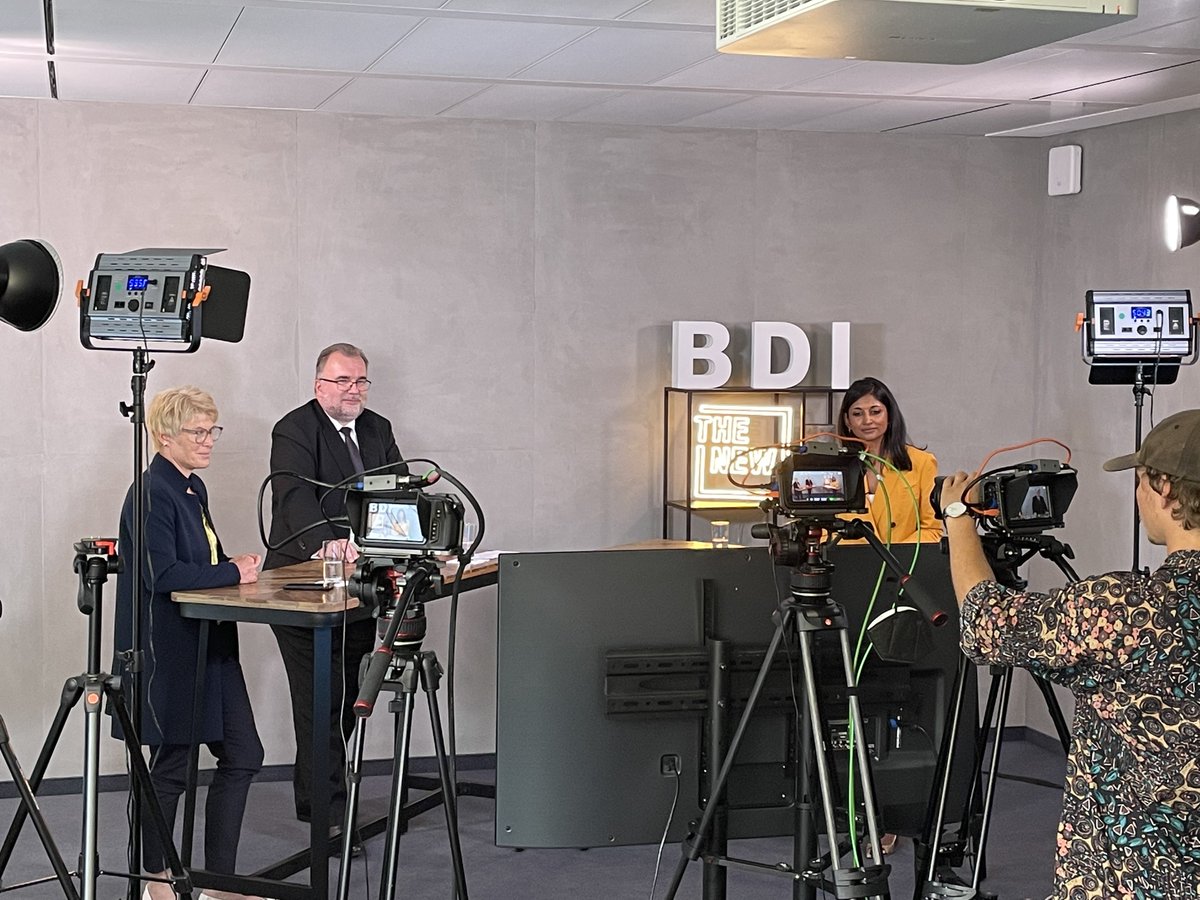 Der_BDI's tweet photo. Wie sieht der #Zukunftsort aus? #Russwurm: Wachstum muss von Ressourcenverbrauch entkoppelt werden. Da sind wir auf einem guten Weg. #FutureForwardTalk #ForwardToTheNew https://t.co/g4QnLDcZnt