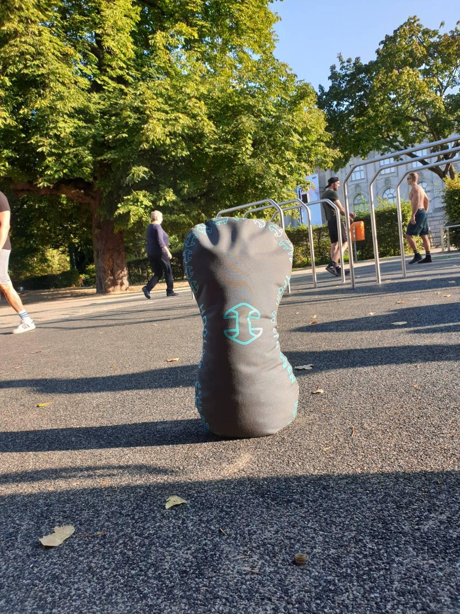 HODLtrainToMoon's tweet photo. Simple. Just HODL your bag! #TrainToMoon #hodl #crypto #hodlbag #cryptobag #cryptotraining https://t.co/6USP1ssBaG
