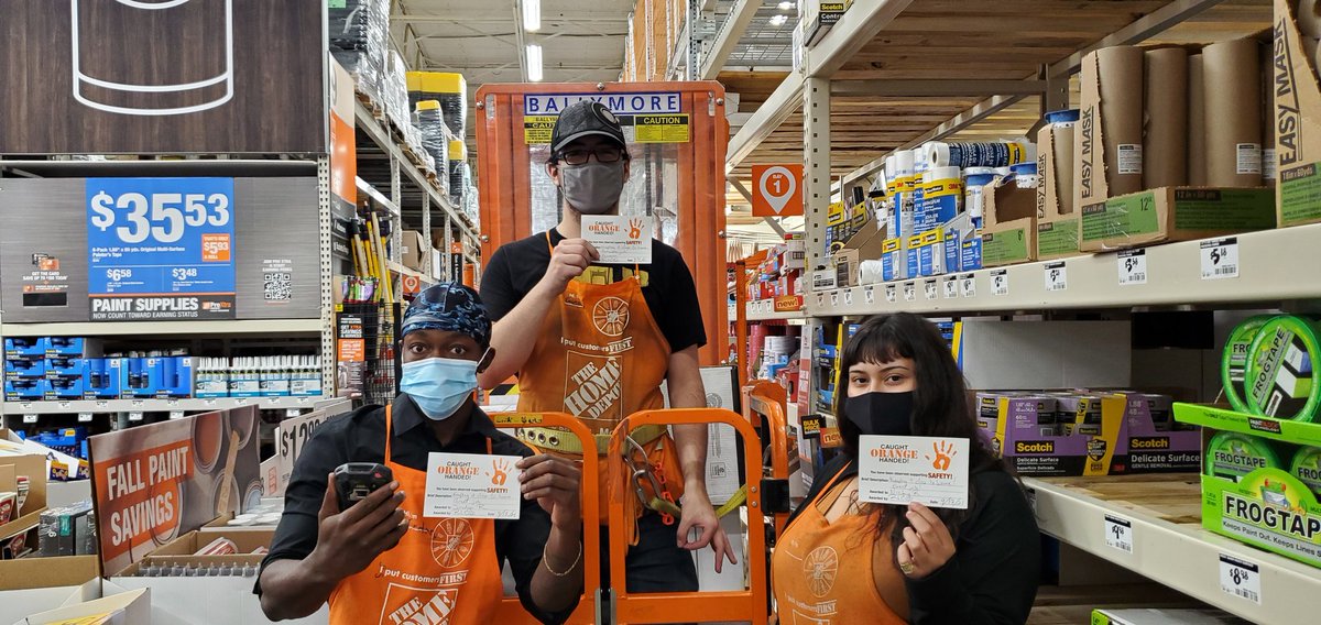 I would like to give a big shout out to Jordan, Giovanni, and Nicky for  exhibiting safe behaviors by keeping it close to home and team lifting. I caught them in the act of working safe many times throughout the night and I'm proud of them. Keep it up guys! 👌🏽#WDSAW #WDSAFETYWEEK