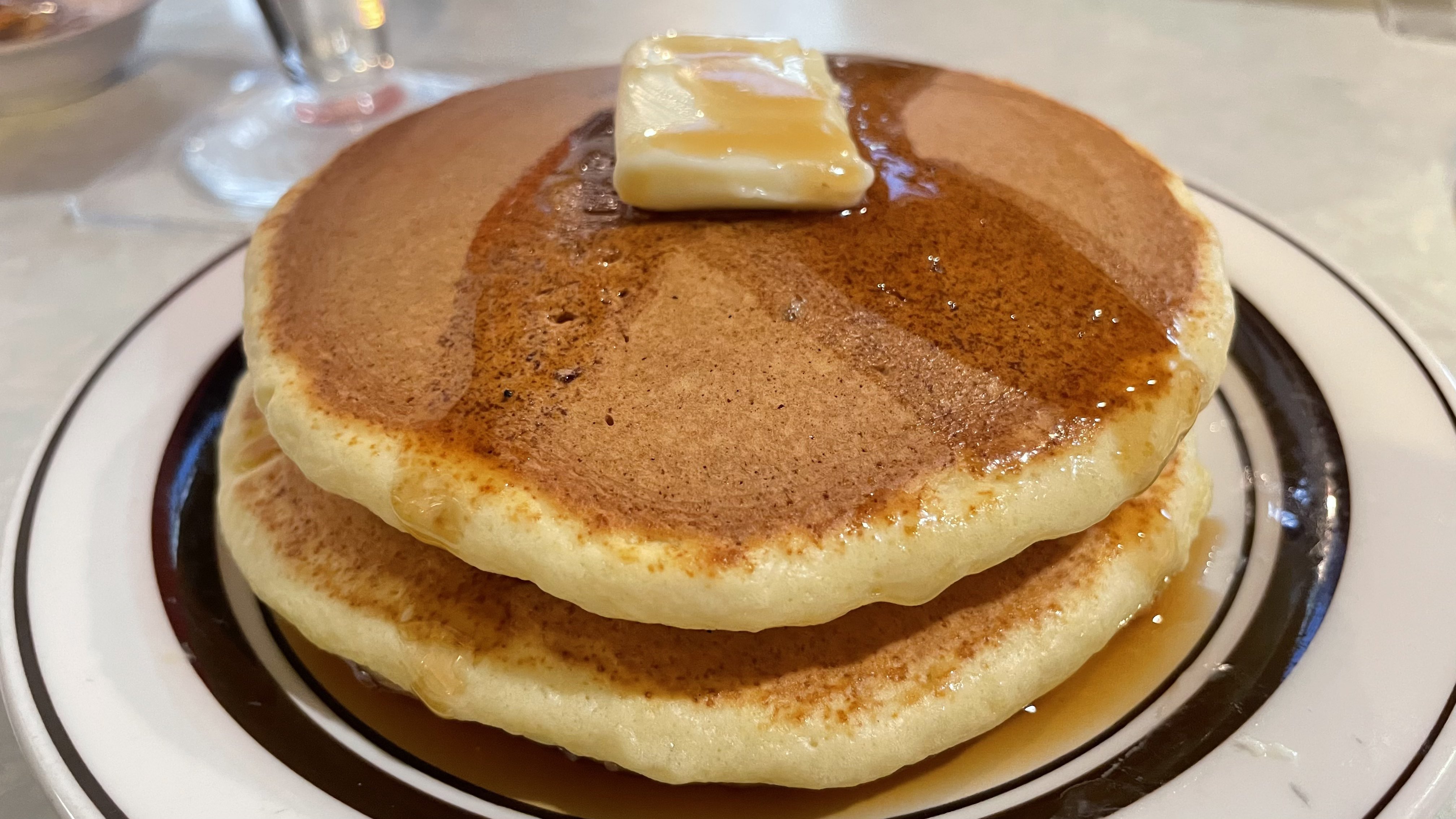 おいでよ名古屋 おいなご 喫茶サンセンのホットケーキを食べに 名古屋においでよ 昔ながらで懐かしい 優しい甘さのホットケーキだよ クリームソーダの色も選べるレトロ喫茶で 安らぎのひとときを過ごしてね T Co Vtf7rhhmta Twitter