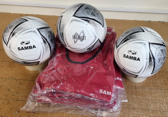 **WEEKEND GIVEAWAY**
We are going to give away a set of 10 adult training bibs and 3 <a href="/SambaSports/">Samba Sports</a> size 4 training balls.
Just like and retweet this post to be in the running, simple as, and good luck!
(Must like and RT before 11pm 18/9/21)