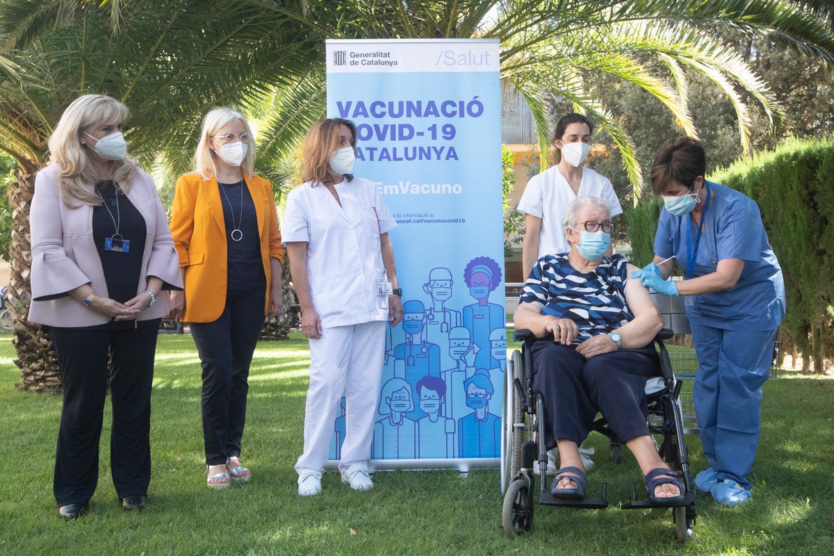 Salut (@salutcat) on Twitter photo 💉 Posem en marxa amb <a href="/dsocialscat/">Drets Socials i Inclusió</a> tota l’operativa necessària per l’administració d’una dosi addicional de la vacuna contra la COVID-19 a les residències de gent gran.
Avui ha sigut el torn de la Josefa Pérez, primera persona vacunada contra la Covid-19 a Catalunya. 💪 💉 Posem en marxa amb <a href="/dsocialscat/">Drets Socials i Inclusió</a> tota l’operativa necessària per l’administració d’una dosi addicional de la vacuna contra la COVID-19 a les residències de gent gran.
Avui ha sigut el torn de la Josefa Pérez, primera persona vacunada contra la Covid-19 a Catalunya. 💪