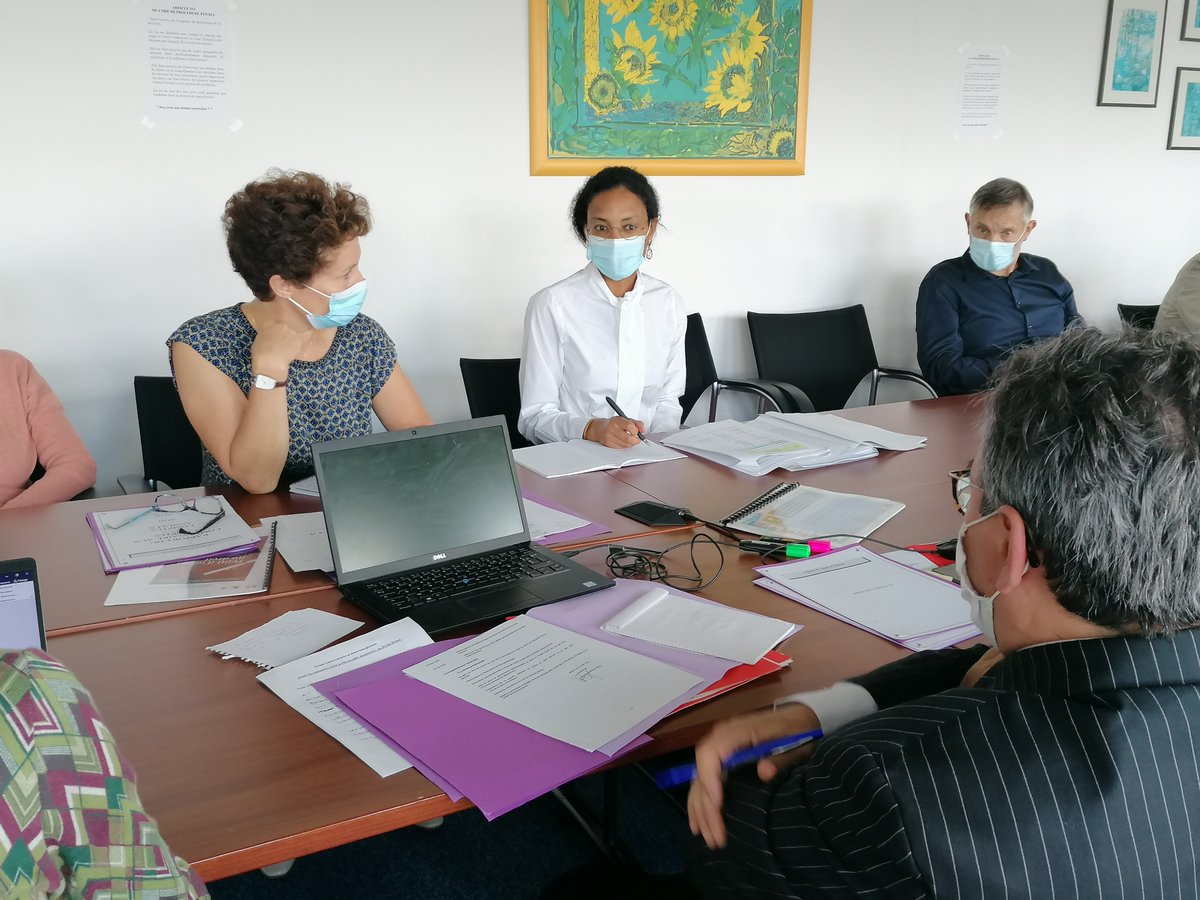 Prefet77's tweet photo. La préfète déléguée pour l'#ÉgalitéDesChances aux côtés de la Présidente du TJ de #Melun et des partenaires du #CDAD77 réunis au palais de justice de Melun. 

Deux  nouveaux points d'accès au droit labellisés à #Fontainebleau et #Provins ! Informez-vous sur vos droits au #3039 https://t.co/FzOYwEe4c6