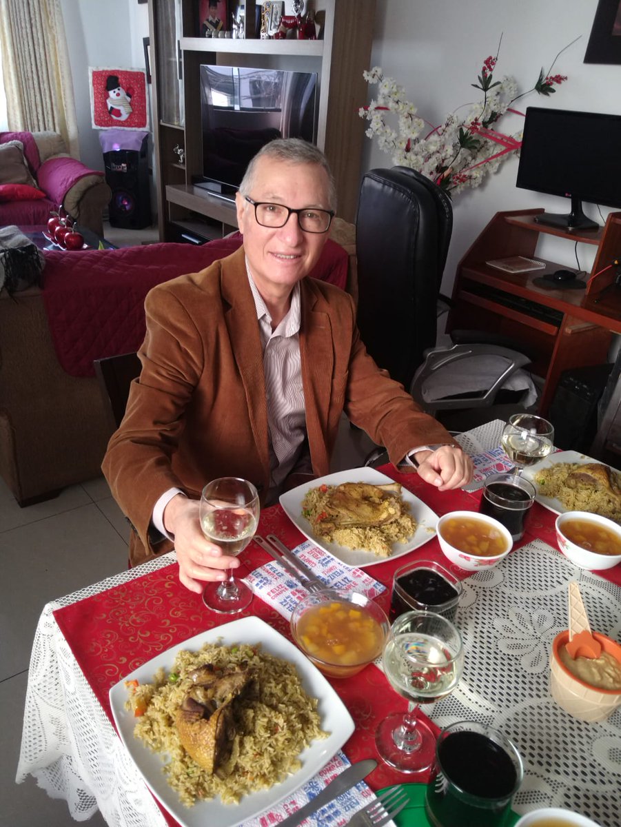 Un abrazo para todos y brindemos por  la vida