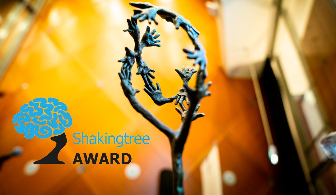 De Shakingtree Award wordt uitgereikt aan een persoon die zich met positiviteit en kennis van zaken inzet voor betere zorg. Vanaf nu kun je iemand of jezelf nomineren door te mailen naar award@shakingtree.nl. Meer lezen ⤵️ …treeaward2021.evenementenbureauvws.nl