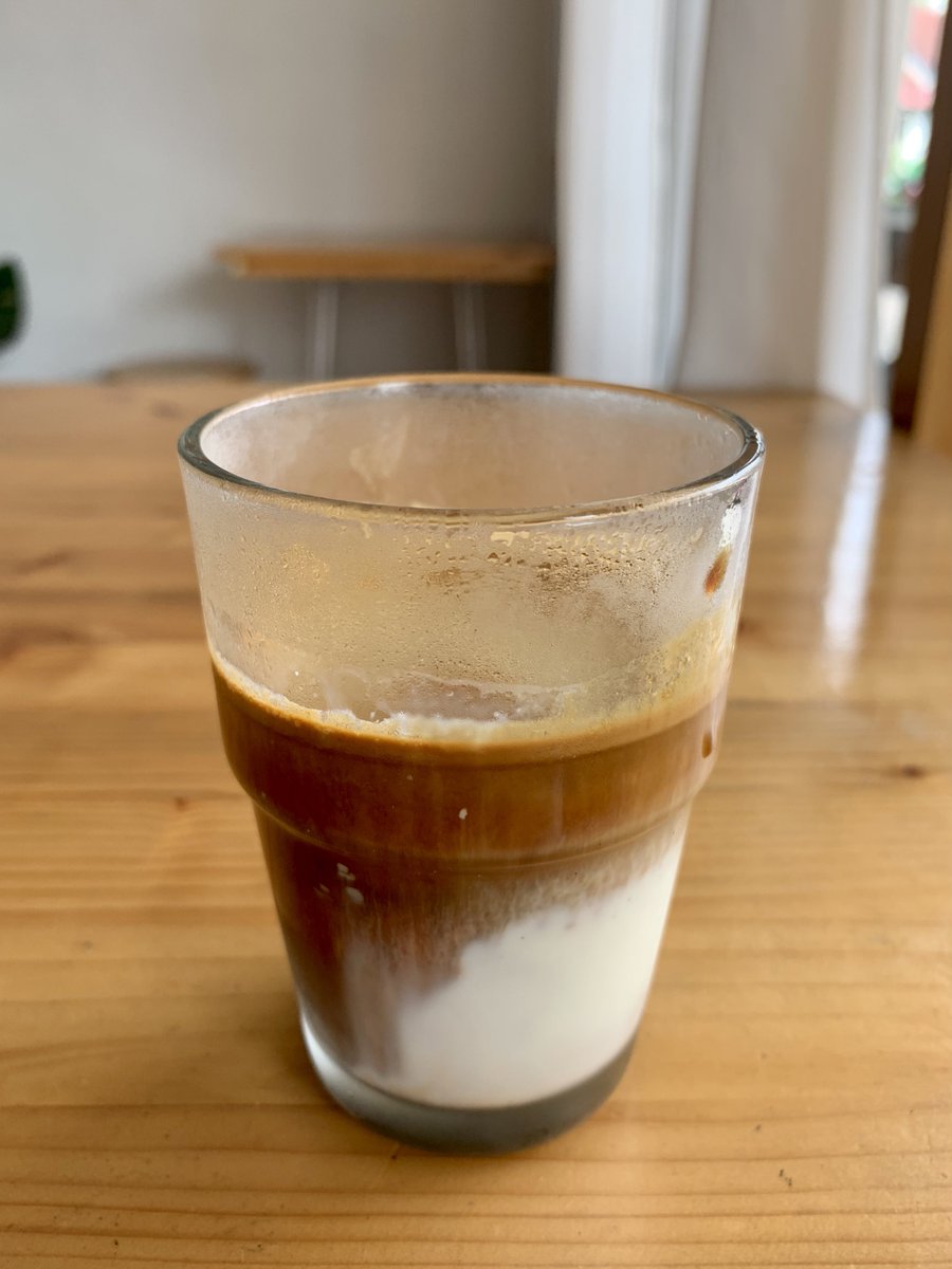 EF_50_14's tweet photo. กลิ่น รส ชัดจนต้องสั่ง Americano มาลอง ว่าจะชัดเหมือน Dety Shot Coffee #BlueGelato #coffee #CoffeeTime https://t.co/Q7ElXJUQ1h