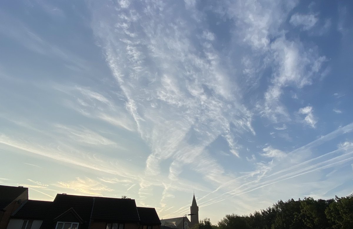 Michiko_Smith's tweet photo. @JonMitchellITV @StormHour  @WakeExpress Beautiful morning sky over #Normanton #Wakefield West Yorkshire. Happy Friday! https://t.co/eop7ziWUpG
